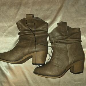 Charles Albert Women’s Western Slouchy Cowboy Boots Mocha Block Heel Size 8 NWT